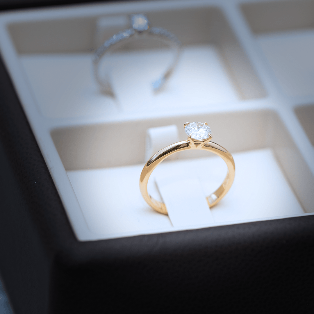 R&C Ario solitiare ring