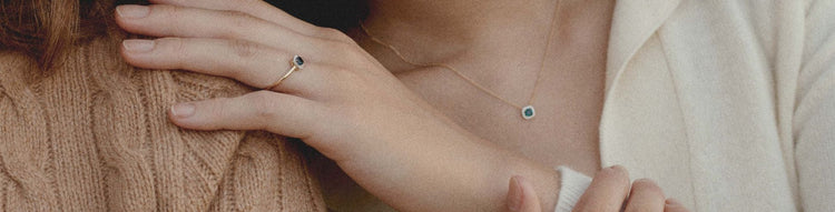 Blush colliers